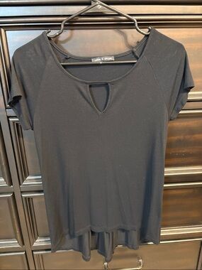 Cable & Gauge Black Short Sleeve Top with Front Keyhole
